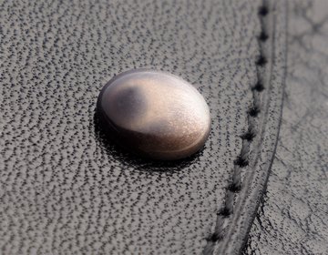 Декор з каменю обсидіану